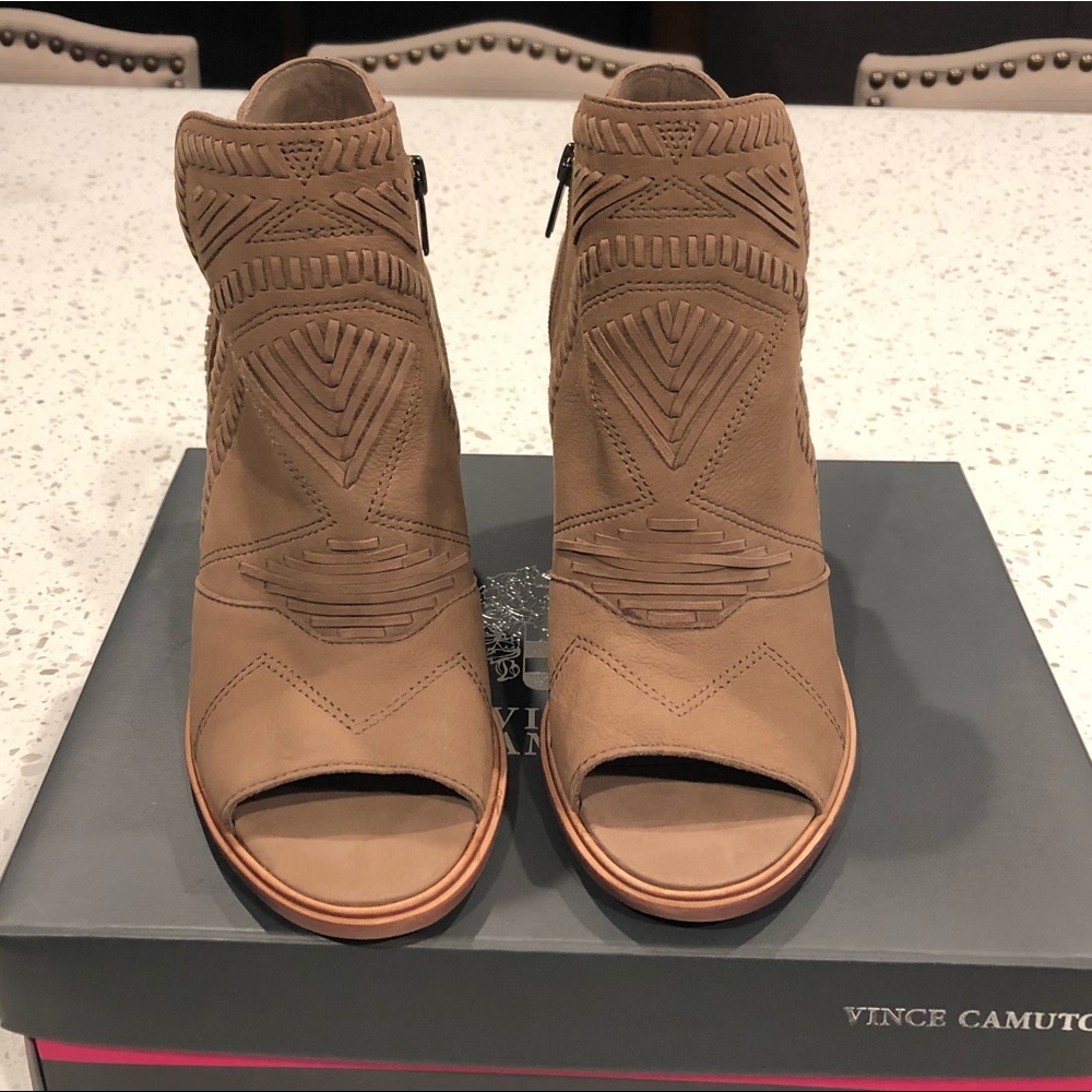 NIB Vince Camuto Karnita Block Bootie- Sz 10 - Picture 4 of 8